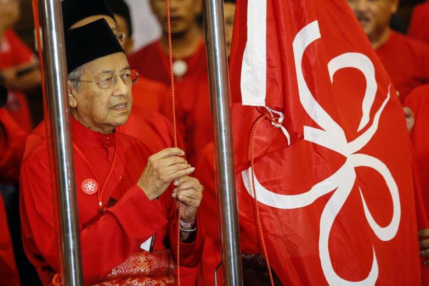 Malaysia’s former premier Mahathir Mohamad is the opposition coalition’s choice for Prime Minister if it wins in the country’s next general election. He must give up the prime minister's position - should the opposition coalition win in the next general election - to jailed opposition leader Anwar Ibrahim, once Anwar is released from prison and given a royal pardon.